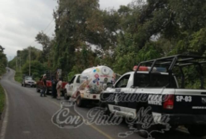 CHOCA PIPA DE GAS DE HUATUSCO CONTRA CAMIONETA