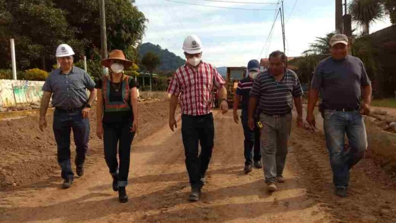 SUPERVISA TITULAR DE LA SIOP Y ALCALDESA OBRA EN GUZMANTLA