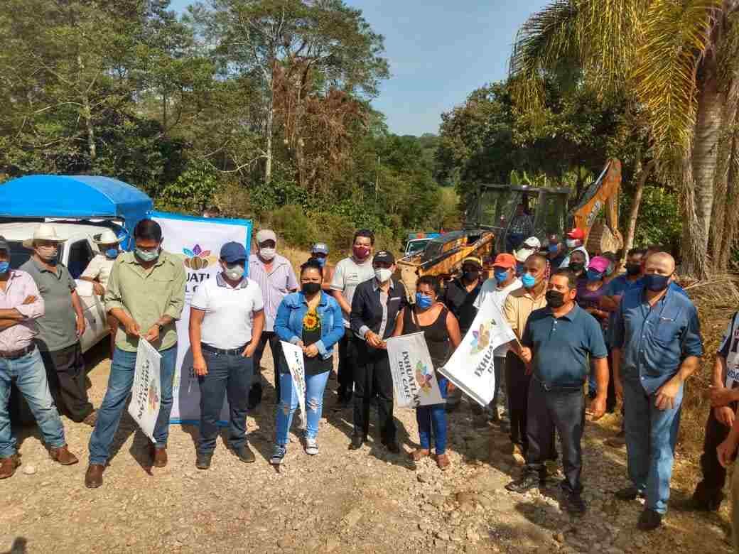 REHABILITARÁN CAMINO A IXCAPANTLA