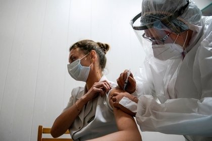 PFIZER PEDIRÁ AUTORIZACIÓN PARA APLICAR VACUNA A FINALES DE NOVIEMBRE