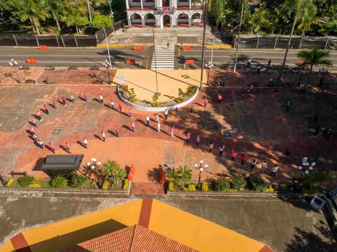 FORTIN REALIZA LAZO ROSA MONUMENTAL PARA SENSIBILIZACIÓN SOBRE EL CÁNCER DE MAMA