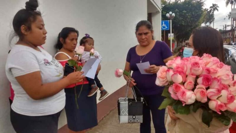 EXHORTAN A MUJERES A PREVENIR CÁNCER DE MAMA