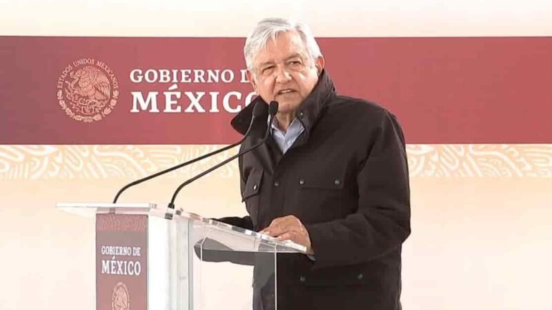 AMLO ACORTA DISCURSO EN NUEVO LAREDO POR PROTESTAS DEL FRENAAA