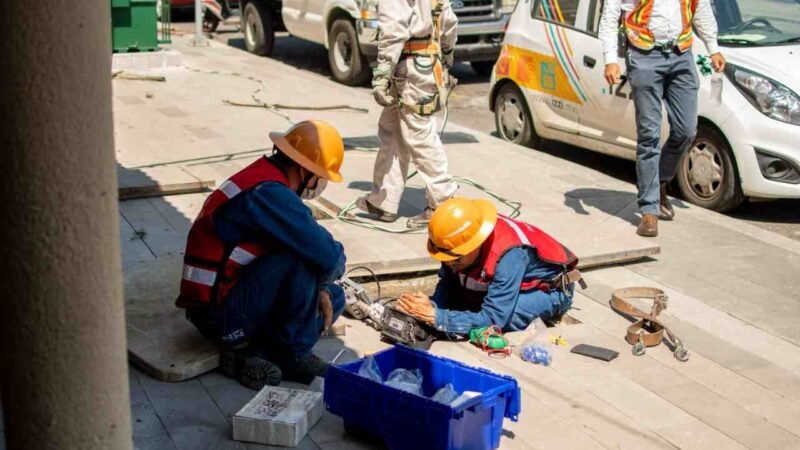 RETIRAN POSTES DE CFE