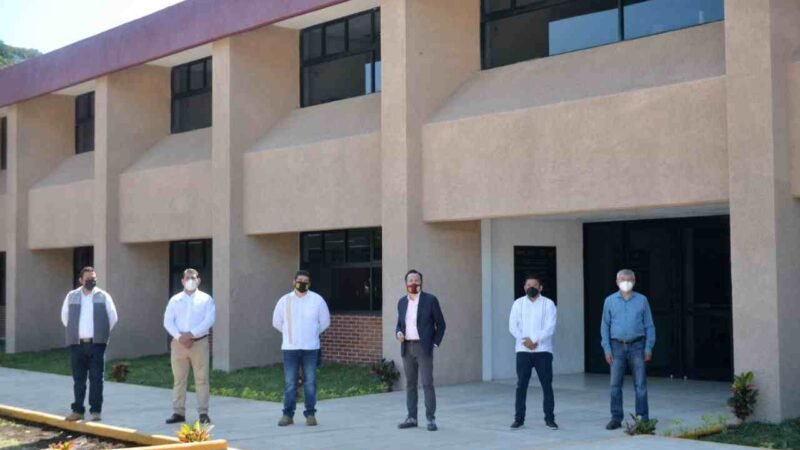 ENTREGAN INSTALACIONES A LA UTCV