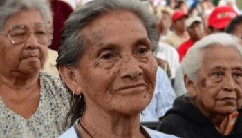 AUMENTARÁN PENSIONES PARA ADULTOS MAYORES Y BECAS PARA JÓVENES EN 2021, ANUNCIA AMLO