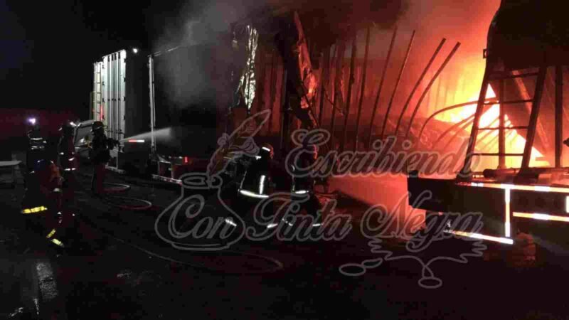 LANZAN BOMBAS MOLOTOV CONTRA PENSIÓN DE TRÁILERES