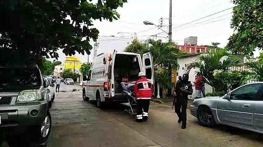 LO BALEAN EN ASALTO