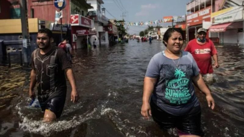 RÍO GRIJALVA SE DESBORDA Y DEJA ZONAS BAJO EL AGUA EN VILLAHERMOSA, TABASCO