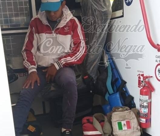 ARROLLA AUTO A MOTOCICLISTA