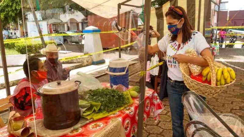 RECONOCE GOBIERNO DEL ESTADO A IXHUATLÁN POR PROYECTO DEL MERCADITO