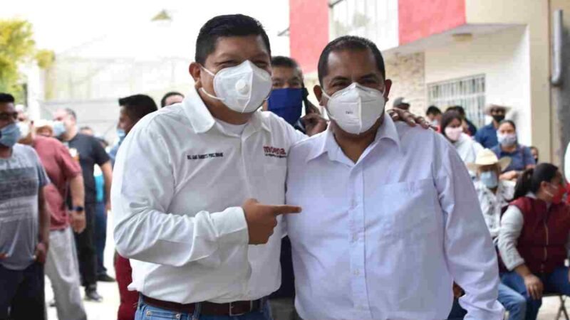 MILITANTES DEL MORENA CIERRAN FILAS EN TORNO A ANTONIO FLORES CANCINO