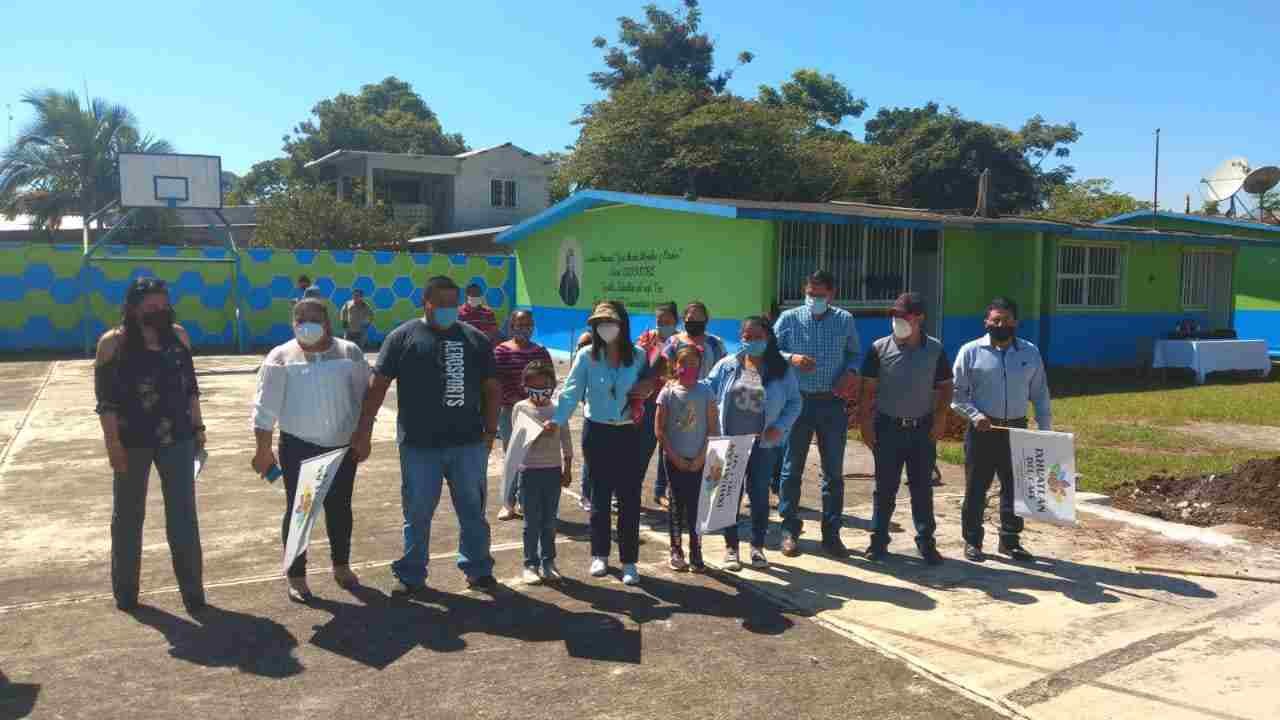INICIAN CONSTRUCCIÓN DE TECHADOS EN IXHUATLÁN