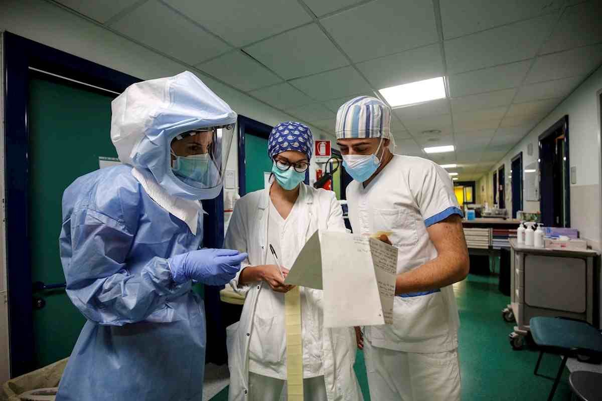 HOSPITALES DE ITALIA PODRÍAN ESTAR AL BORDE DEL COLAPSO POR COVID-19