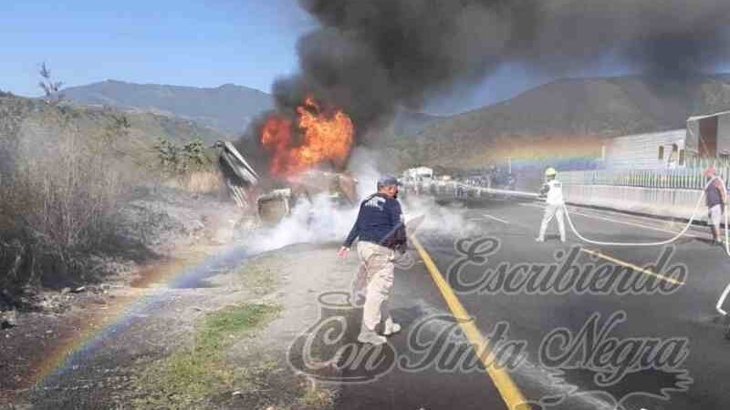 ARDE TRÁILER EN MALTRATA