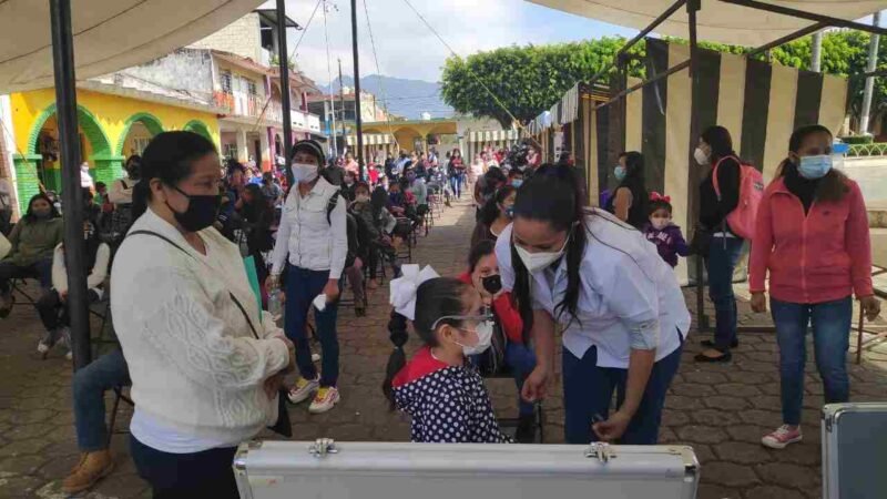 CELEBRAN JORNADA DE SALUD VISUAL EN IXHUATLÁN