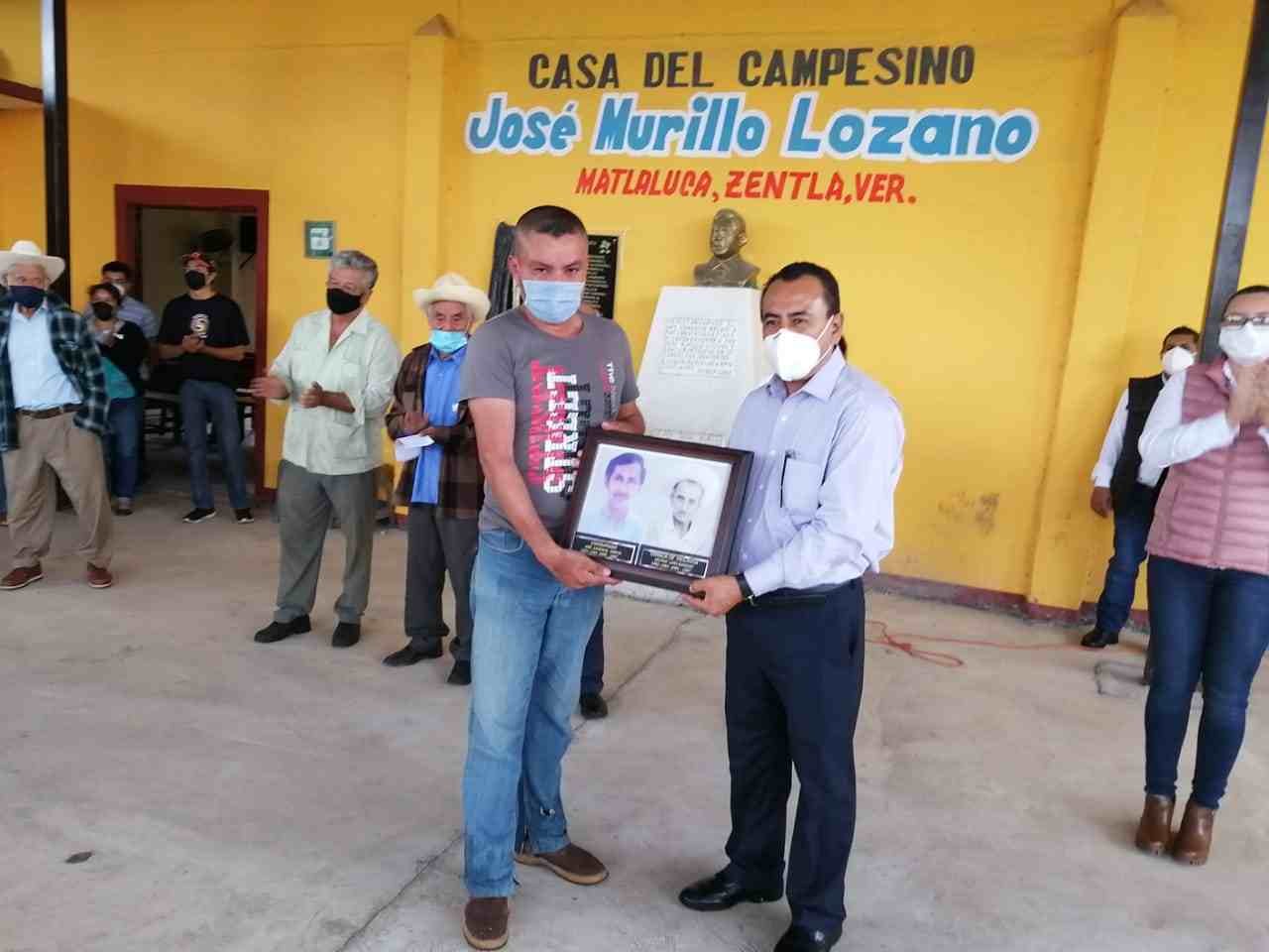 DEVELAN PLACA EN HONOR A FUNDADORES DE EJIDO MATLALUCA