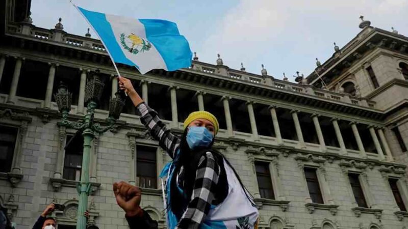 CONGRESO DE GUATEMALA SUSPENDE PRESUPUESTO QUE DESATÓ PROTESTAS