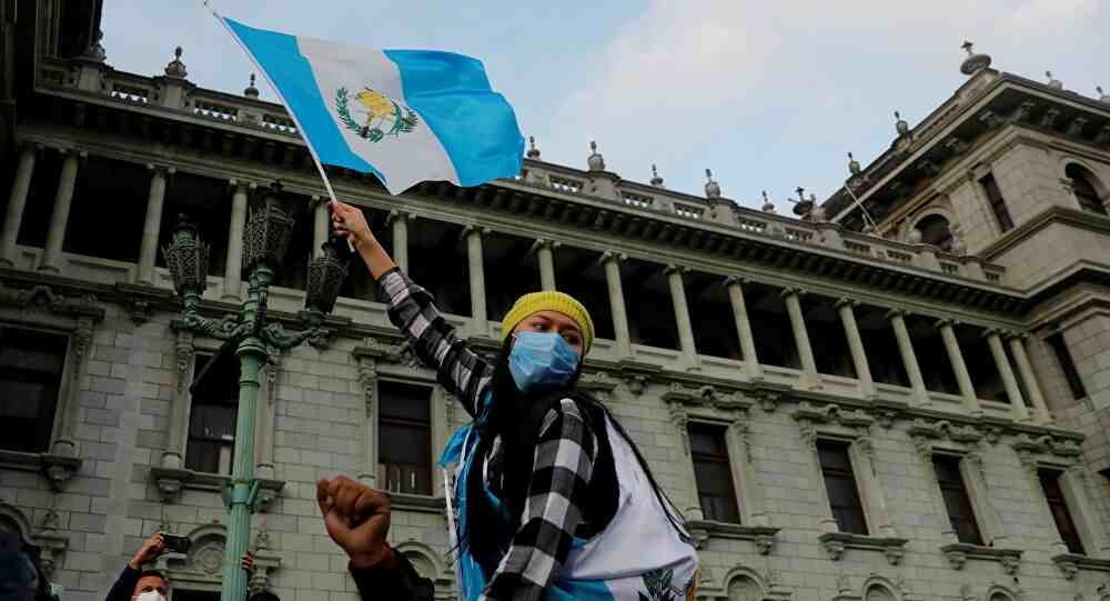 CONGRESO DE GUATEMALA SUSPENDE PRESUPUESTO QUE DESATÓ PROTESTAS