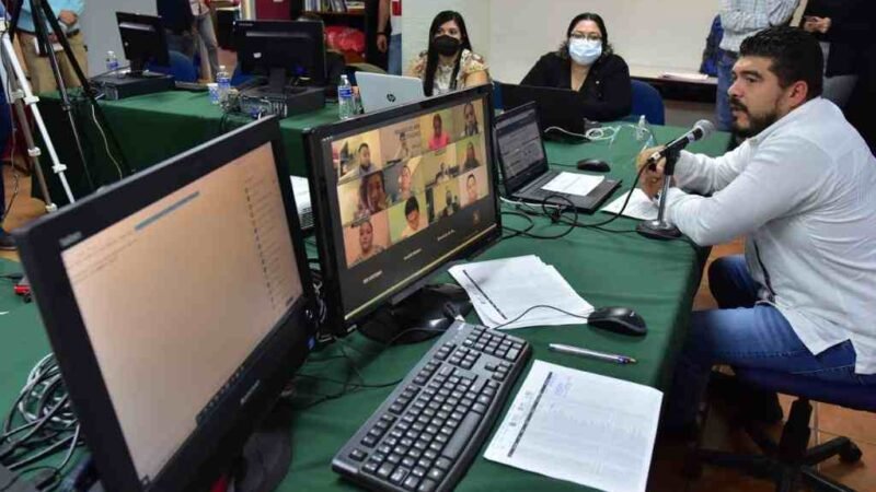 REALIZAN TERCER ENTREGA DE PLAZAS A MAESTROS