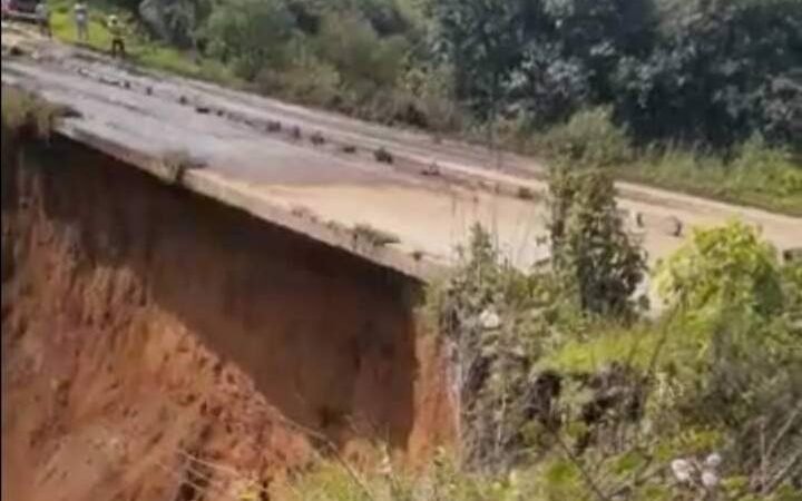 CARRETERA DE XOCOTLA, A PUNTO DE COLAPSAR