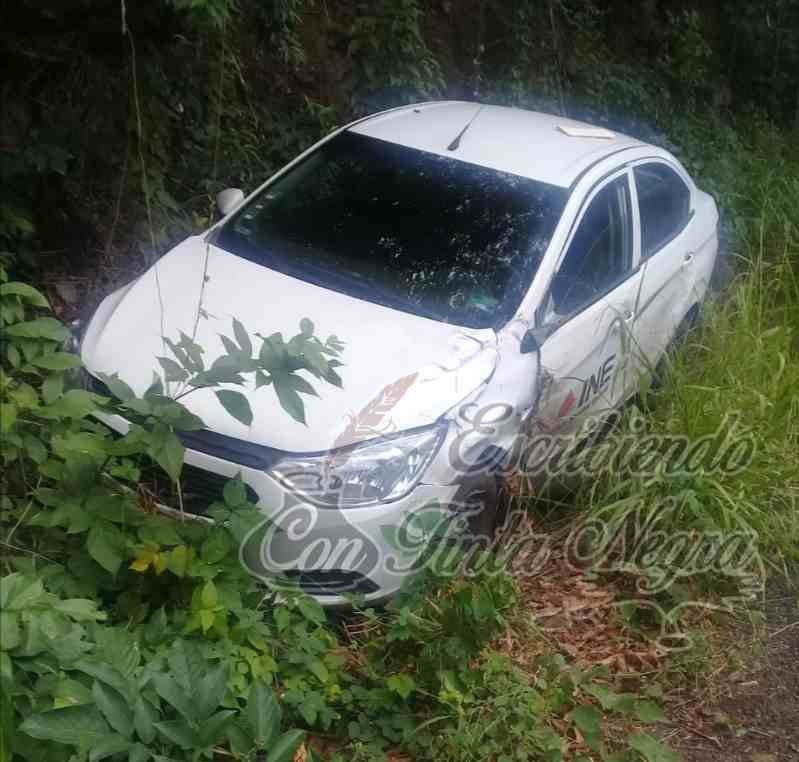 SE SALE DE LA CARRETERA