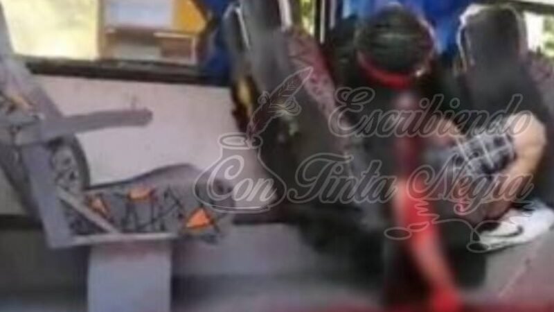 EJECUTADO Y CON NARCO MENSAJE EN AUTOBUS