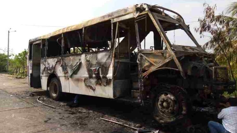 INCENDIAN MÁS AUTOBUSES EN COATZACOALCOS