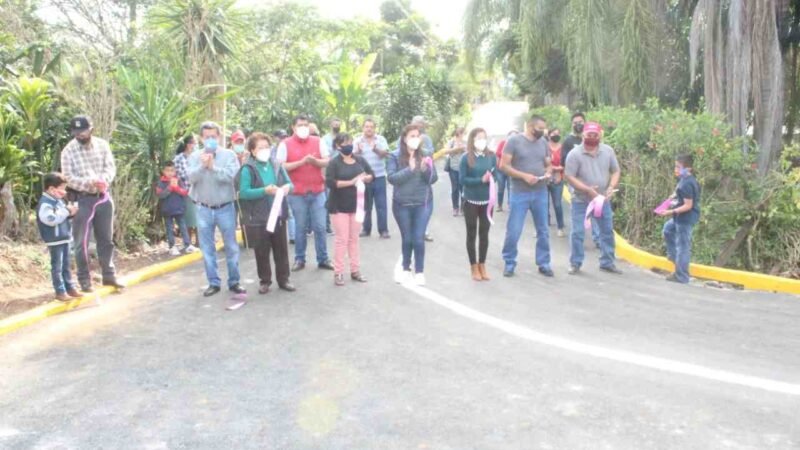 INAUGURAN MAS CALLES EN CHAVAXTLA