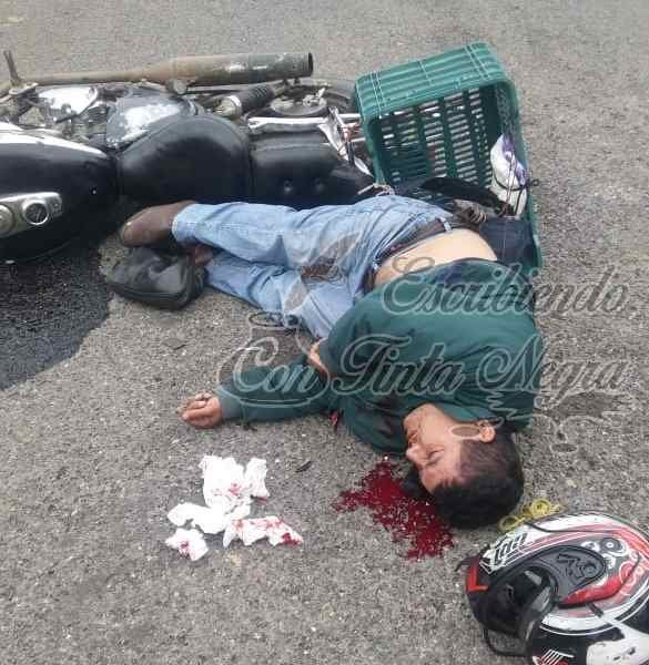 MUERE MOTOCICLISTA EMBESTIDO POR CAMIONETA