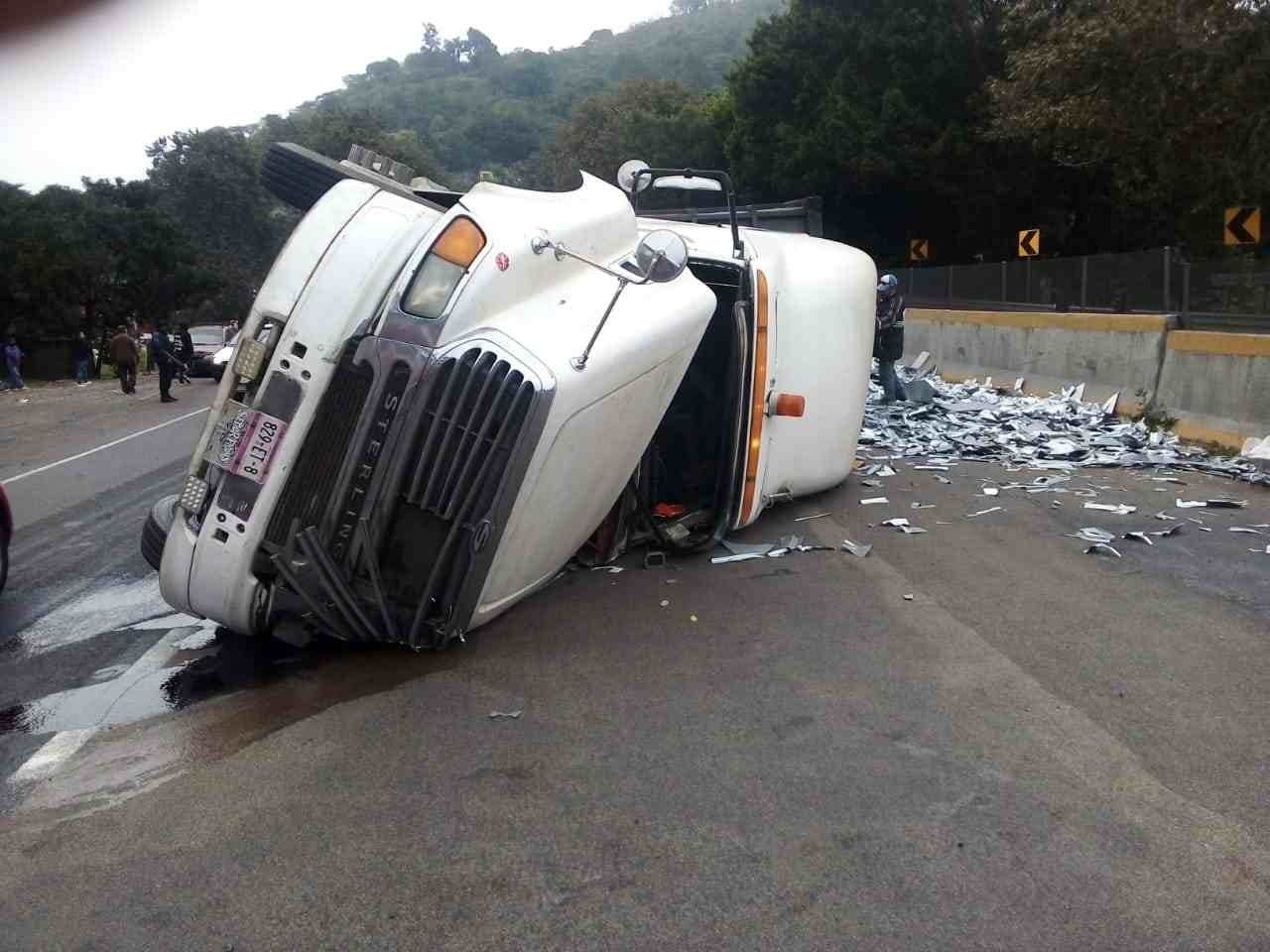 VUELCA TRAILER EN NOGALES