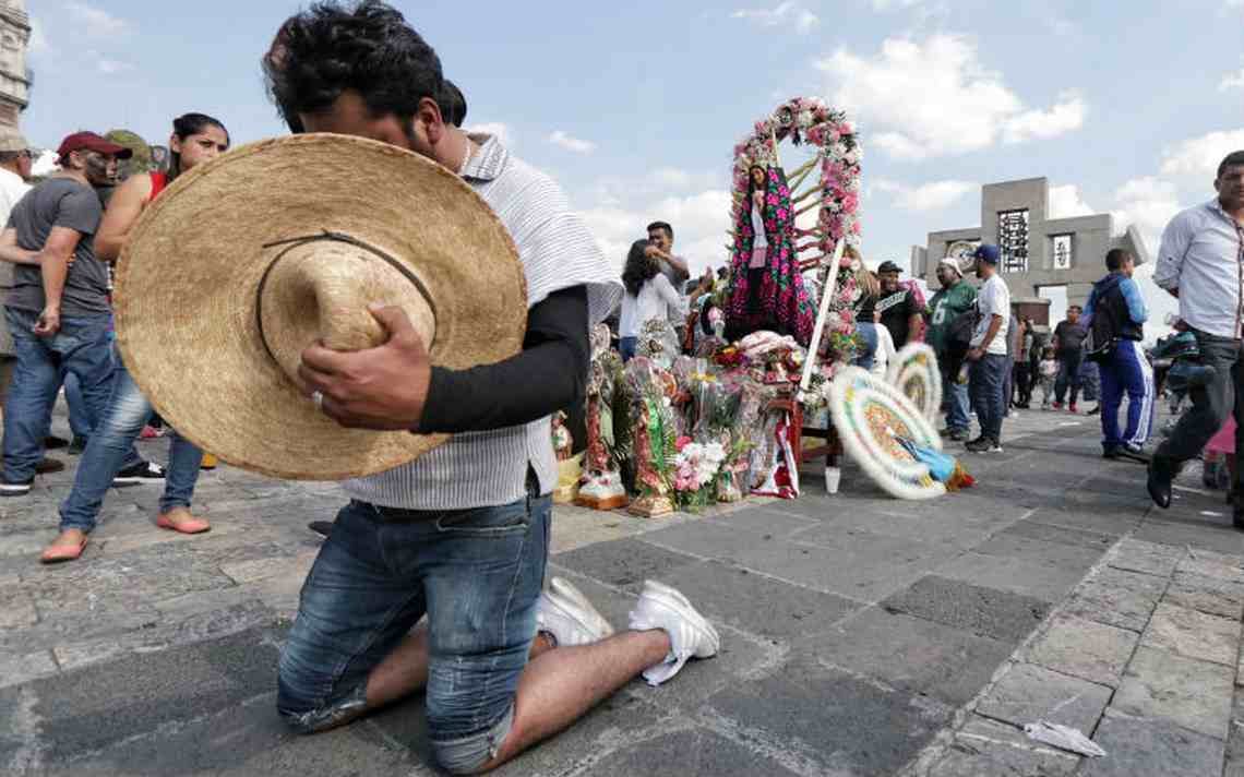 PEREGRINOS SE APRESURAN A LA BASÍLICA ANTES DE SU CIERRE ESTE JUEVES