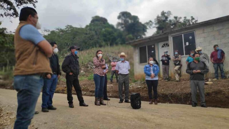 REHABILITAN CAMINO SACA COSECHA EN POTRERILLO