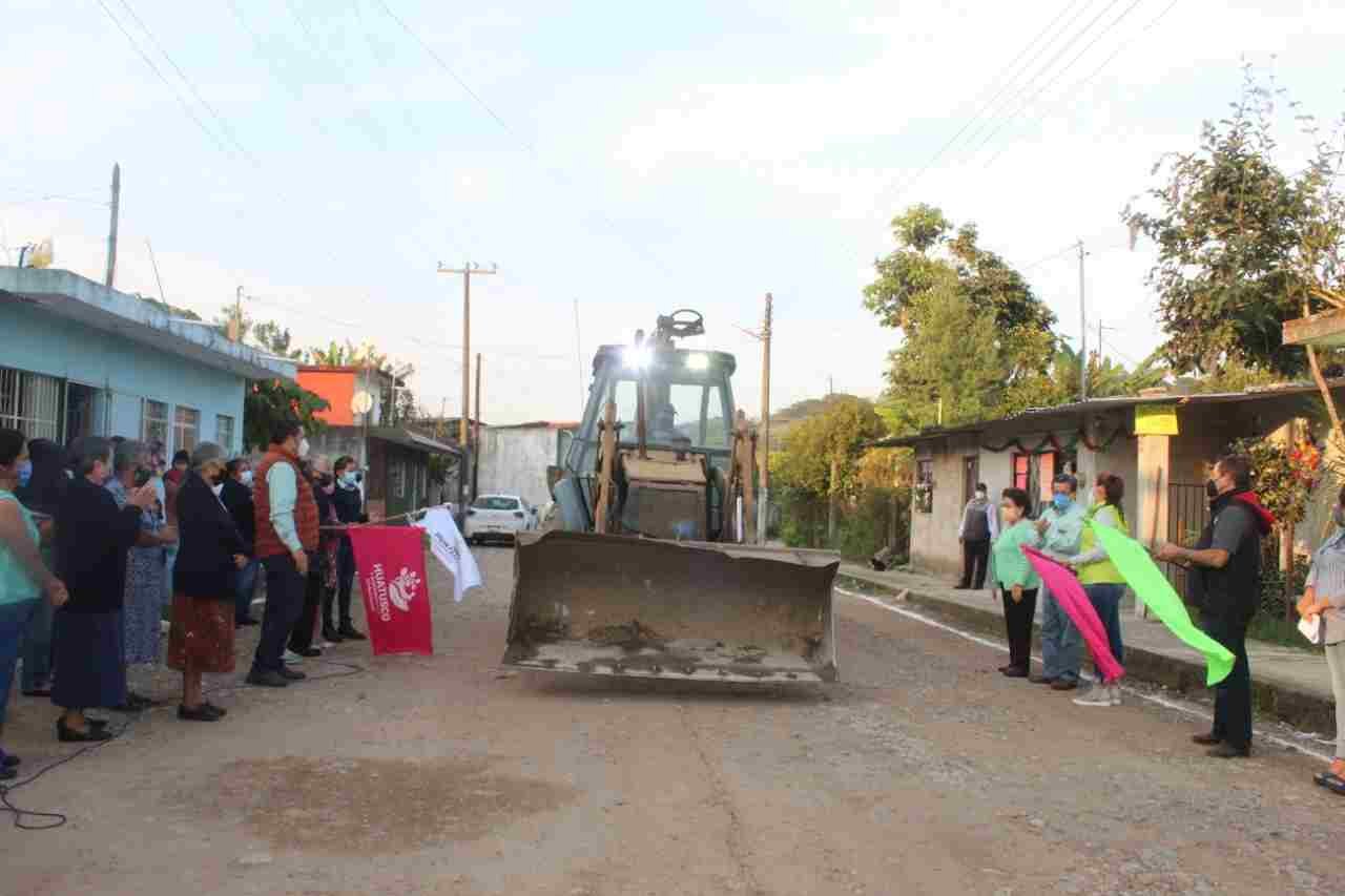 INICIAN PAVIMENTACIÓN EN LA COLONIA CENTENARIO