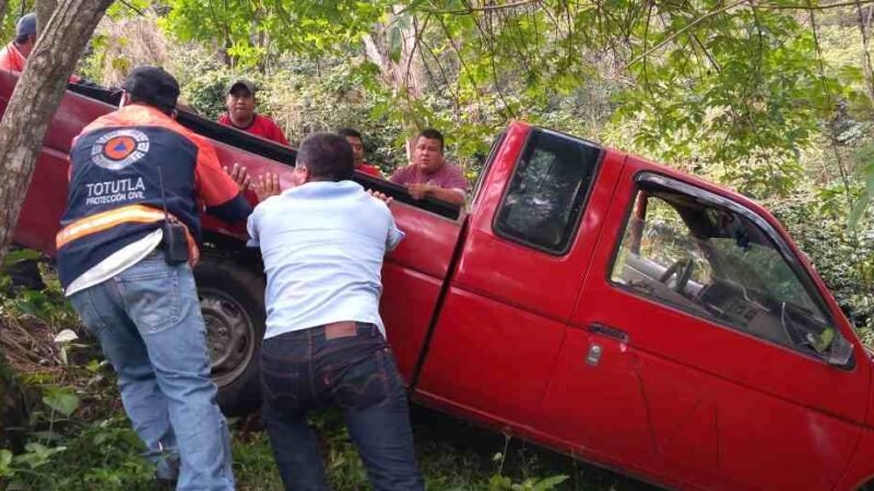FAMILIA TERMINA EN UN BARRANCO