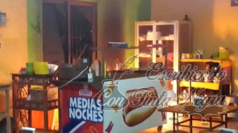 INCENDIO EN PUESTO DE  HAMBURGUESAS