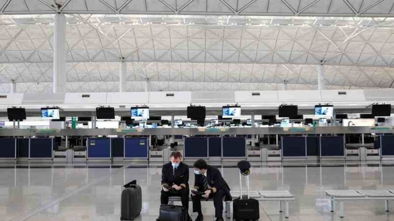 BEIJING SUSPENDE TODOS LOS VUELOS ENTRE CHINA Y REINO UNIDO POR NUEVA CEPA