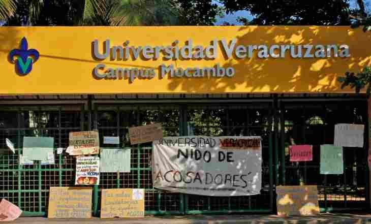 UV EXPULSA A ALUMNO POR EXHIBIR FOTOS ÍNTIMAS DE COMPAÑERA