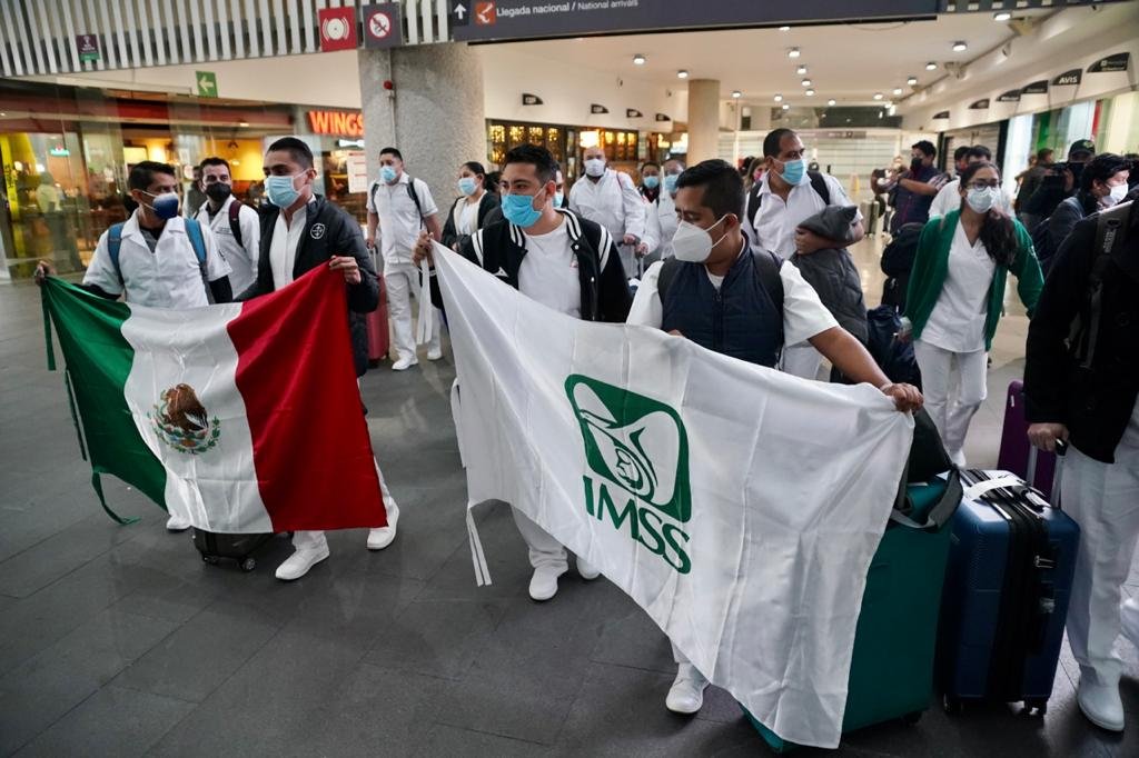 MÉDICOS Y ENFERMERAS DEL IMSS DE VARIOS ESTADOS LLEGAN A CDMX PARA APOYAR CONTRA COVID-19