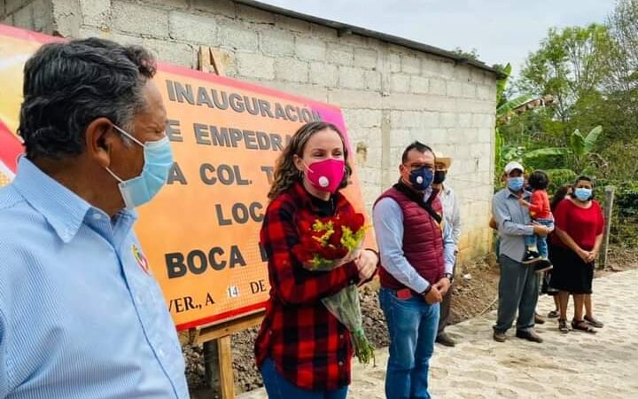 INAUGURA CARMEN CANTÓN PAVIMENTACIONES EN BOCA DEL MONTE