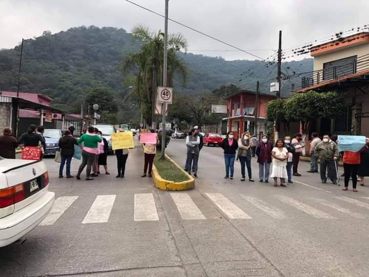 PROTESTAN POR FALTA DE AGUA EN CUAUTLAPAN