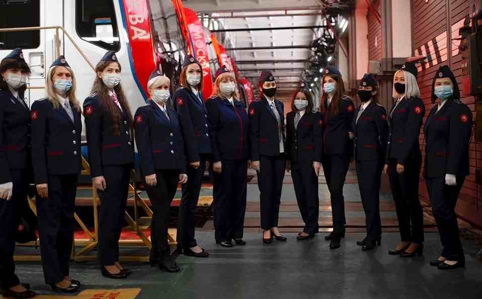 METRO DE MOSCÚ CONTRATA A PRIMERAS MUJERES CONDUCTORAS EN SU HISTORIA