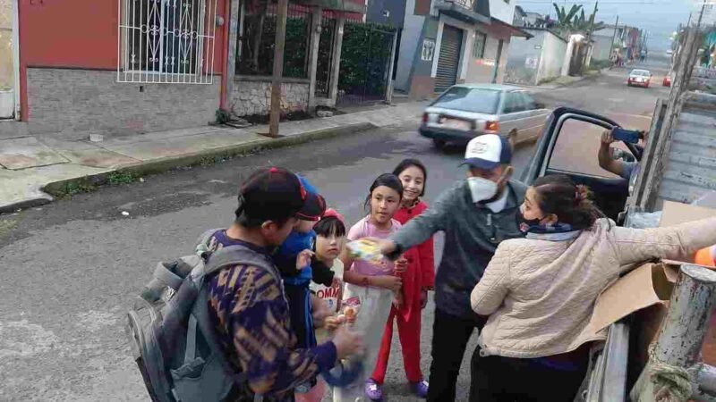 LLEVA MATERIALES DE MÉXICO ALEGRÍA A LOS NIÑOS