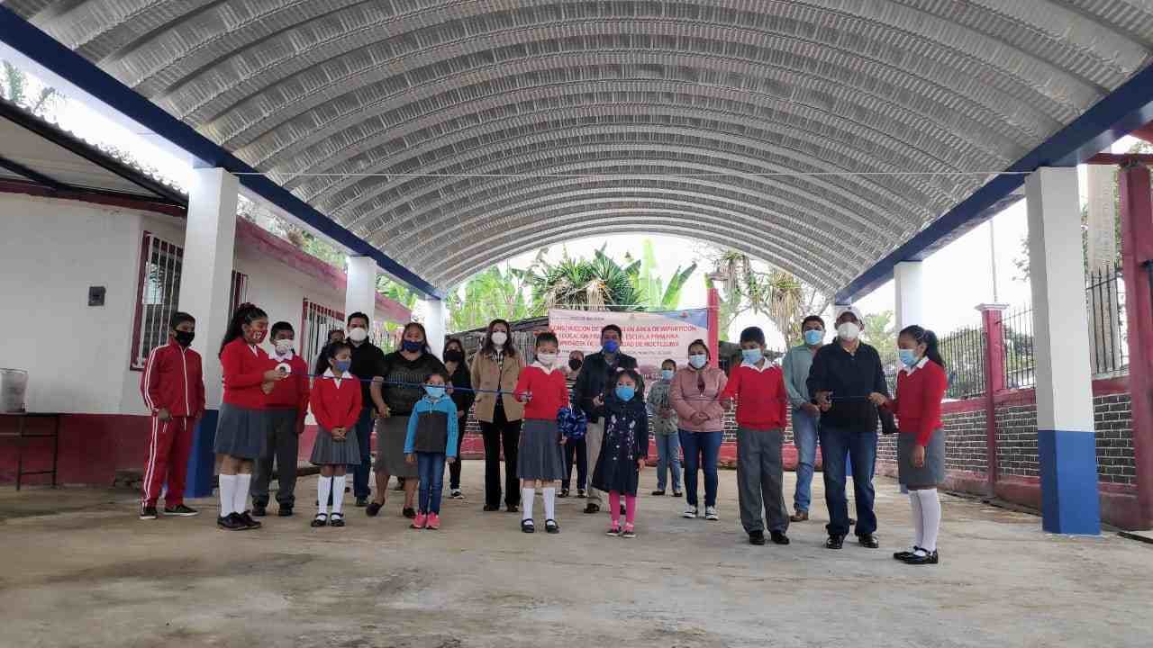 ENTREGA VIRIDIANA BRETÓN OBRA EN MOCTEZUMA