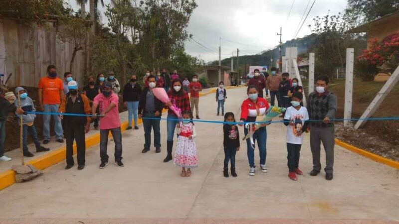 ENTREGA VIRIDIANA BRETÓN PAVIMENTACIÓN EN LA HERMENEGILDO GALEANA