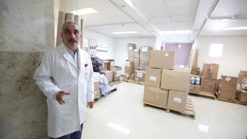 CESAN A DIRECTOR DE HOSPITAL EN TABASCO POR VACUNARSE CUANDO NO LE TOCABA