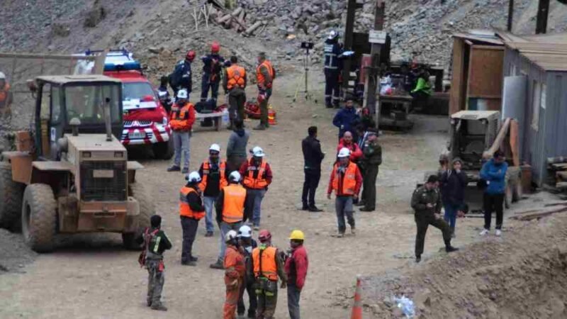 SOCORRISTAS DETECTAN SEÑALES DE VIDA DE MINEROS ATRAPADOS HACE UNA SEMANA EN CHINA