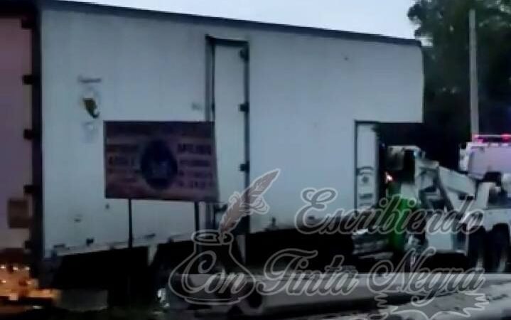 ASEGURAN CAMIÓN CARGADO CON MUEBLES