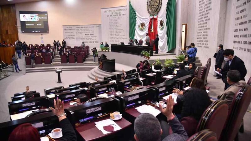 AUTORIZA CONGRESO A TRES DIPUTADOS LICENCIA PARA SEPARARSE DEL CARGO