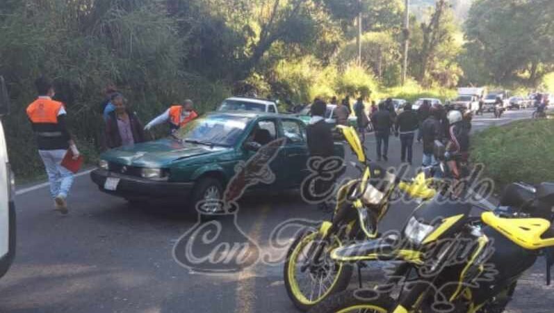 SE ESTRELLA MOTOCICLETA CONTRA TSURU